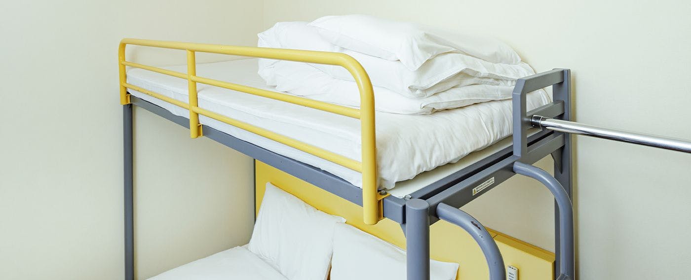 Kamar Tidur dengan Ranjang Loteng