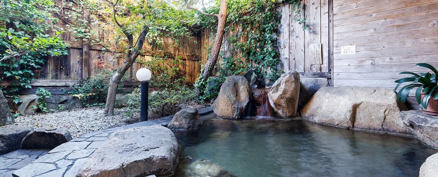 ออนเซ็นกลางแจ้ง