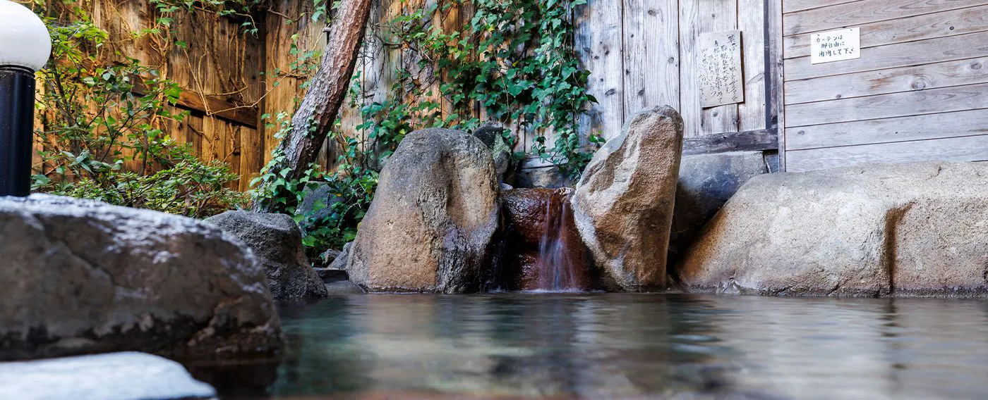 ออนเซ็นกลางแจ้ง