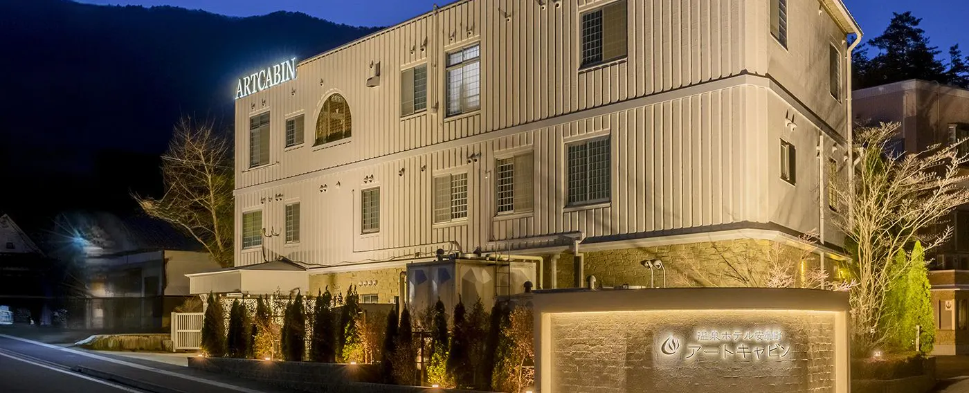 ภายนอกในยามค่ำคืน