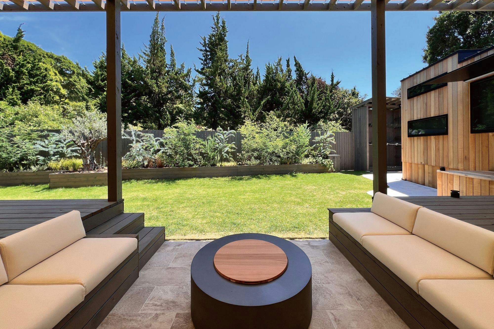 เลานจ์กลางแจ้ง