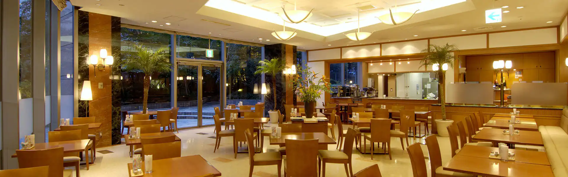 カフェダイニング アゼリア