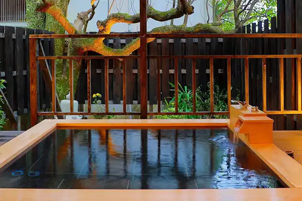 ห้องอาบน้ำกลางแจ้งส่วนตัว