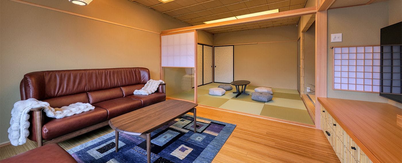 オレンジ色の飛騨のカウチ オレンジ色の飛騨のカウチ