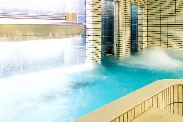 สระว่ายน้ำ