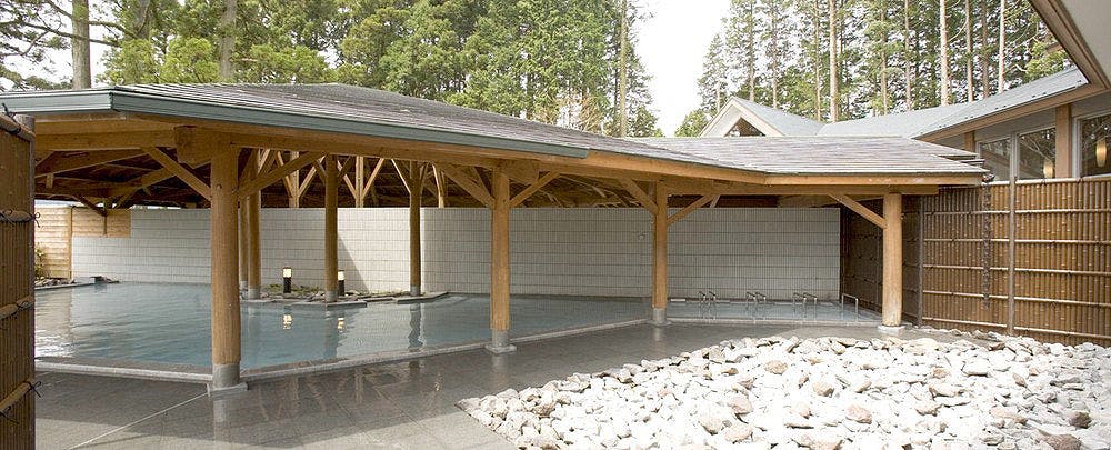 「蛸川温泉 湖畔の湯」露天風呂