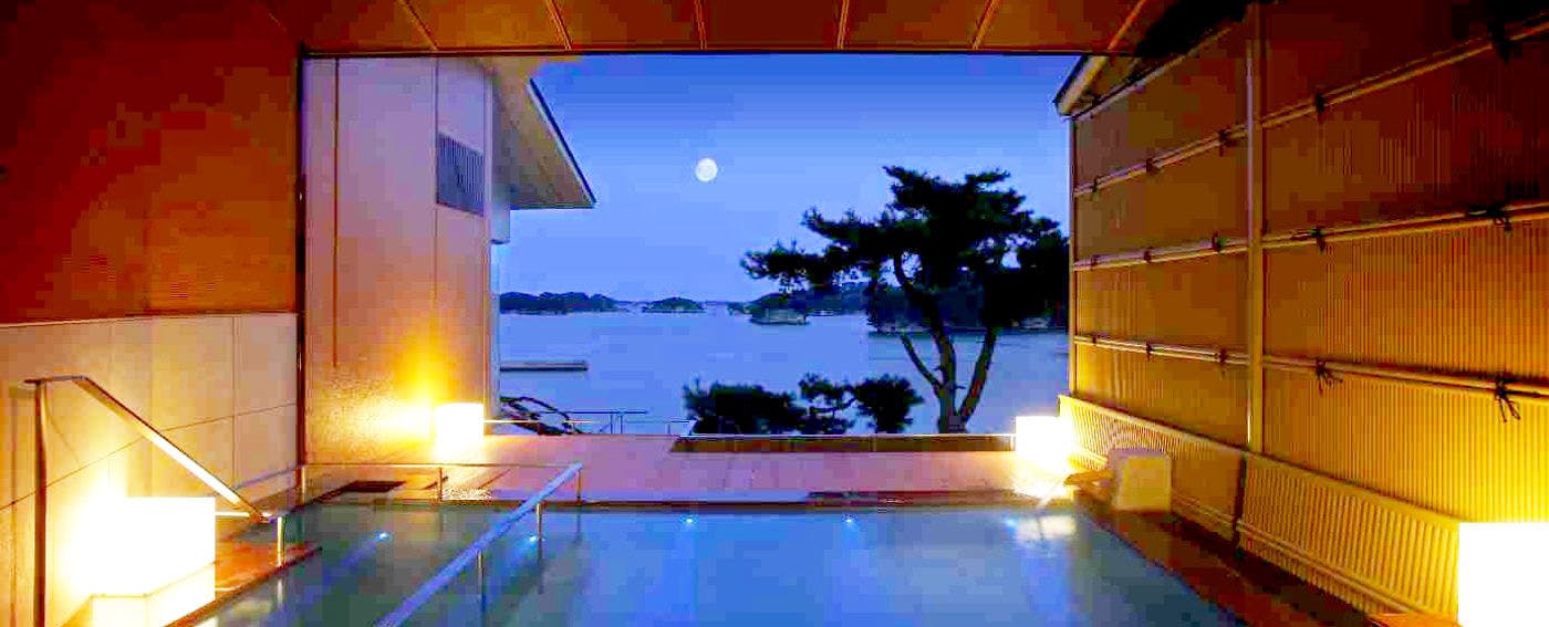 Mata air panas dan mandi