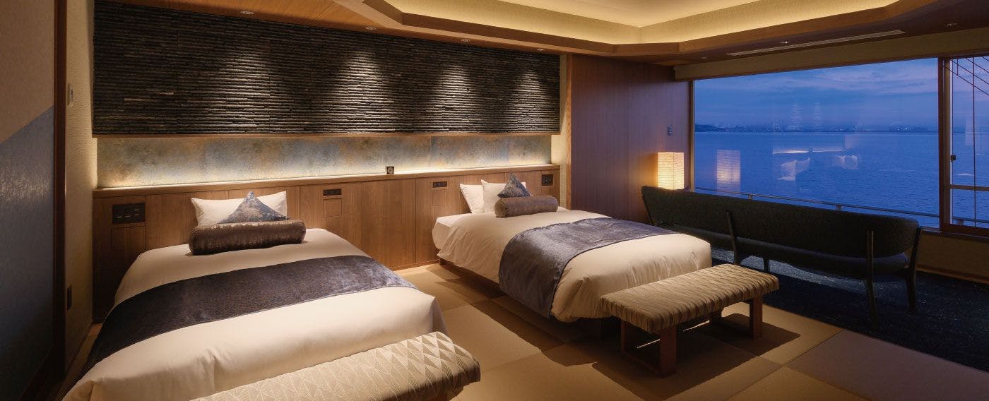 ห้องโอเชียนเอ็กเซ็กคิวทีฟพร้อมอ่างอาบน้ำกึ่งเปิดโล่ง