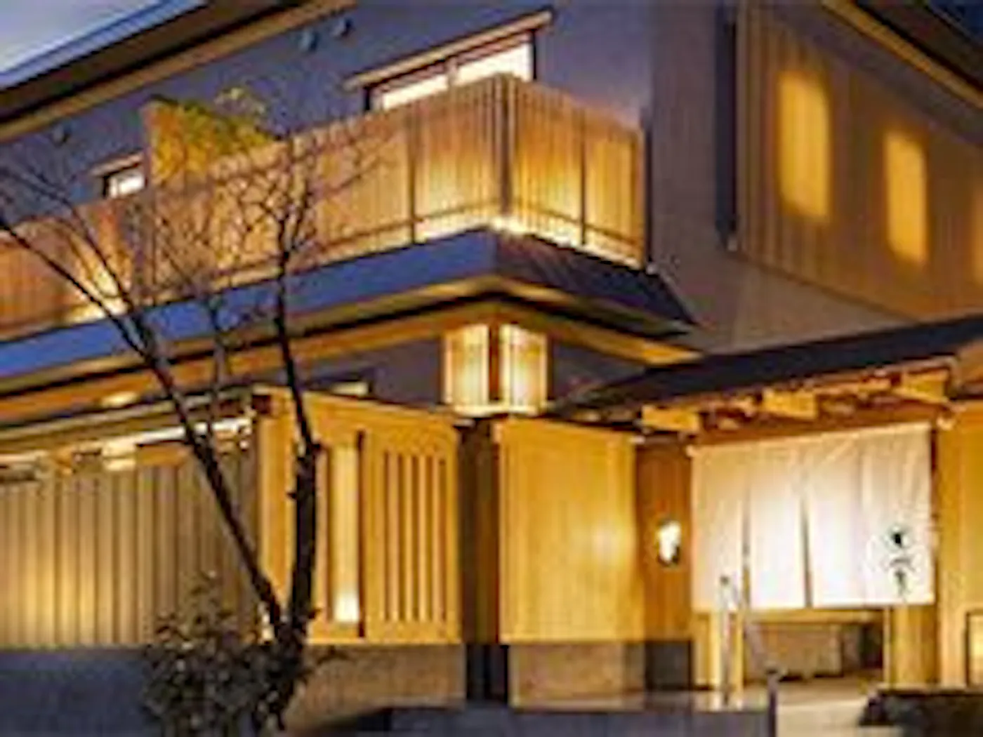 ホテル鷗風亭:夜の玄関