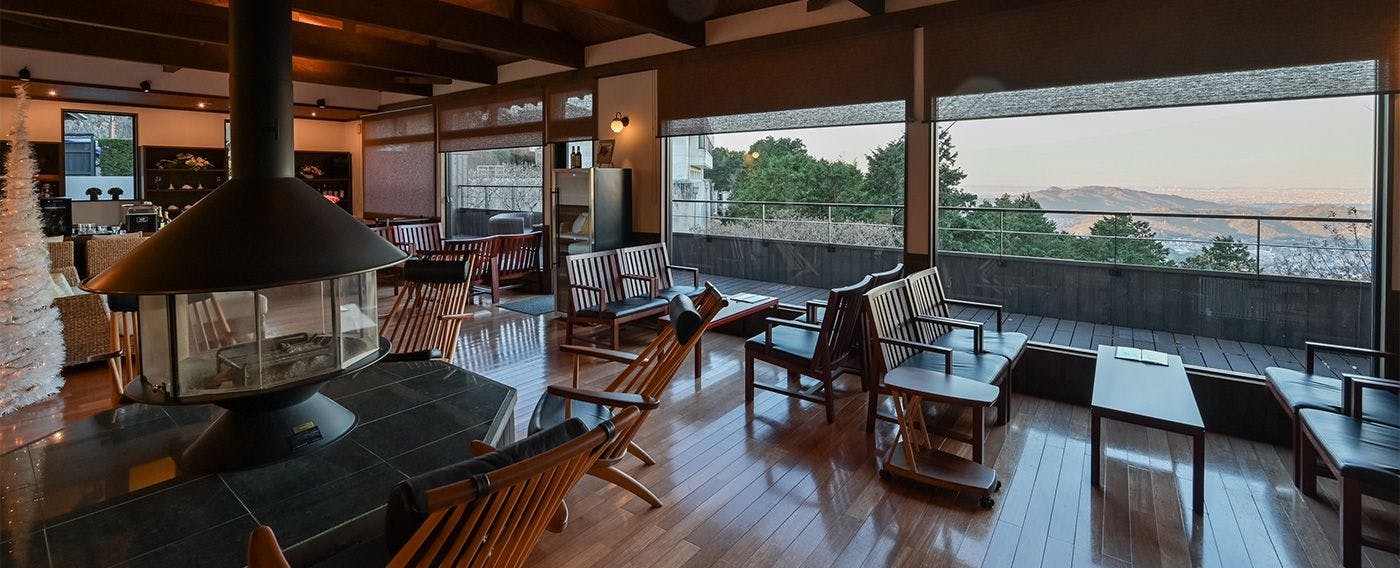 ナイトラウンジ