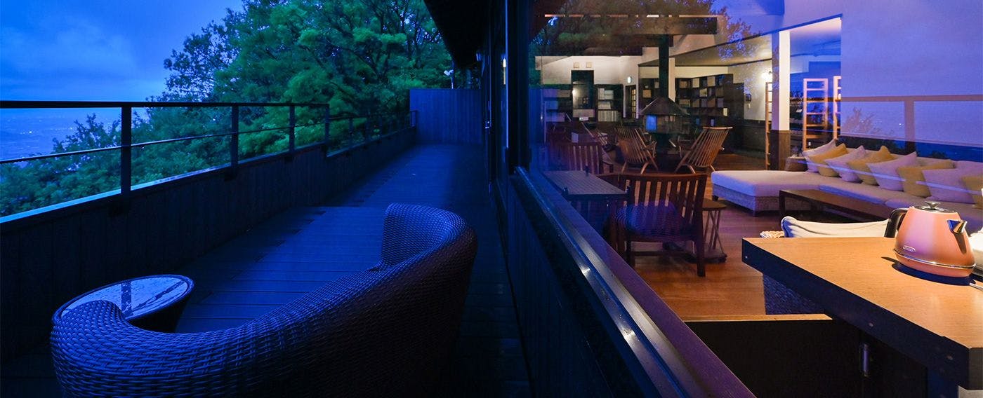 ナイトラウンジ