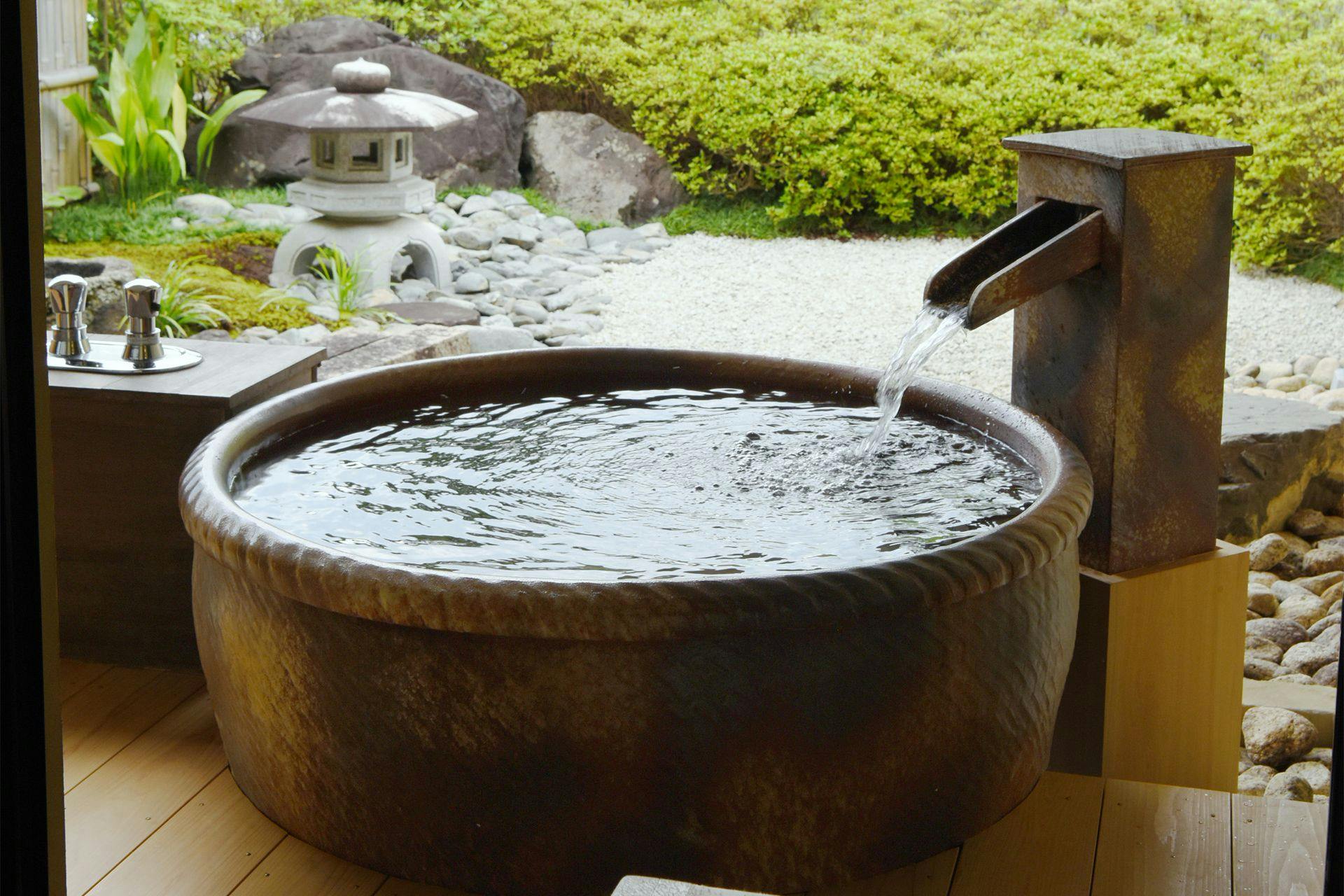 ออนเซ็นกลางแจ้ง