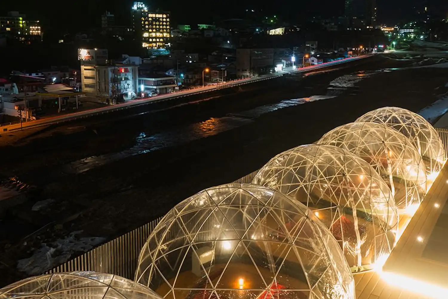 รูฟท็อปบาร์ เซ็ตสึเก็ตสึกะ