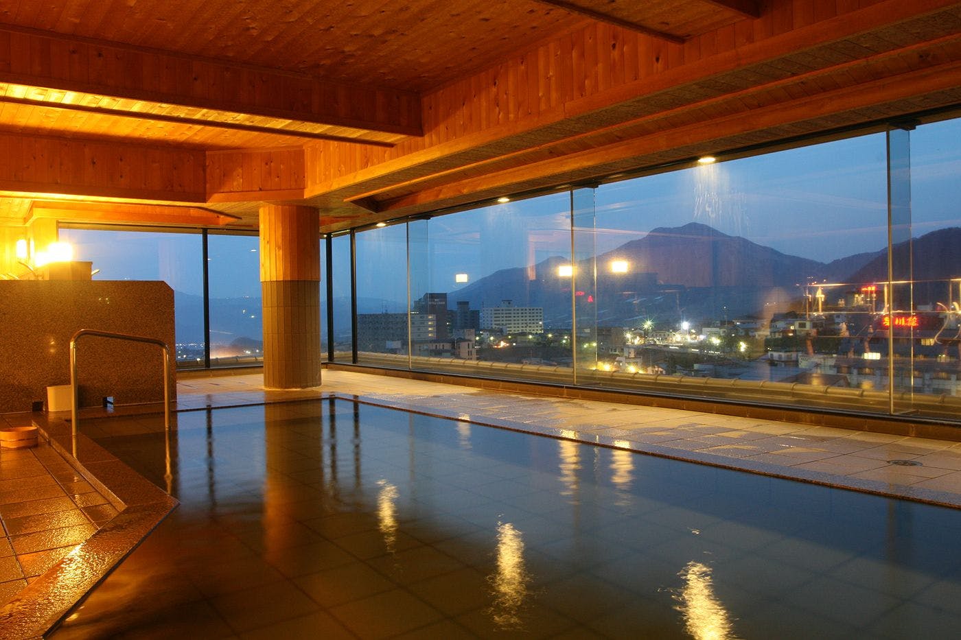 น้ำพุร้อนธรรมชาติ