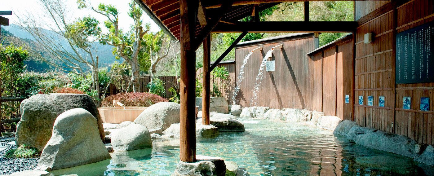 Mata air panas & Kamar mandi