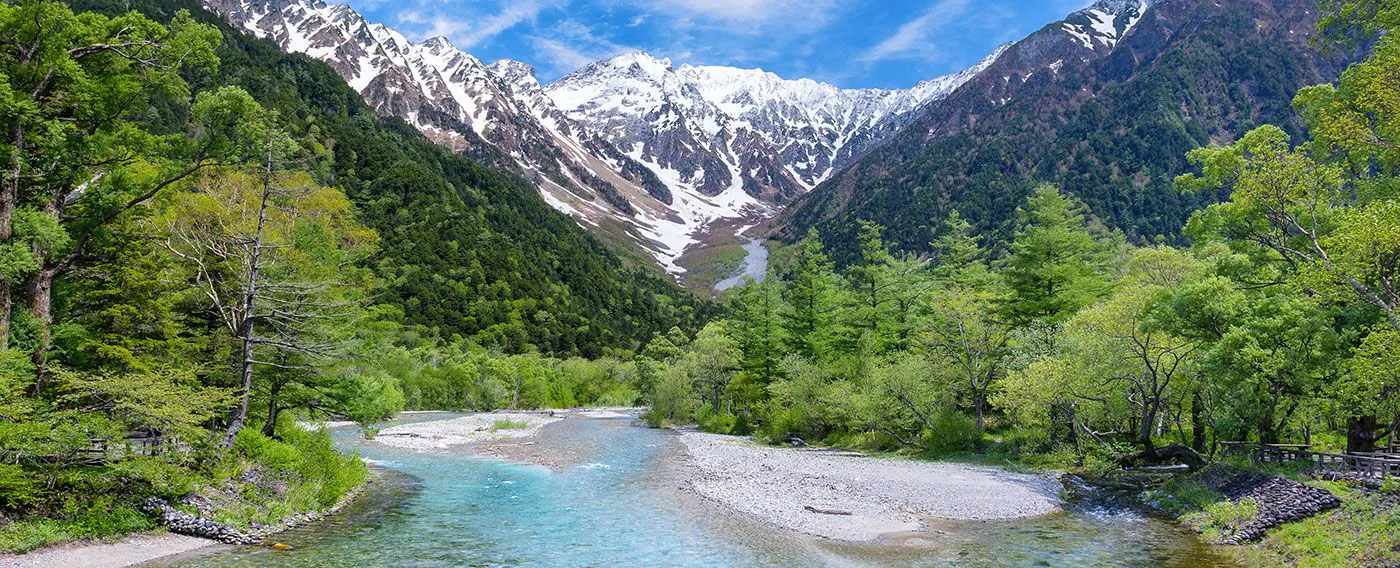 河童橋より望む穂高連峰(初夏)