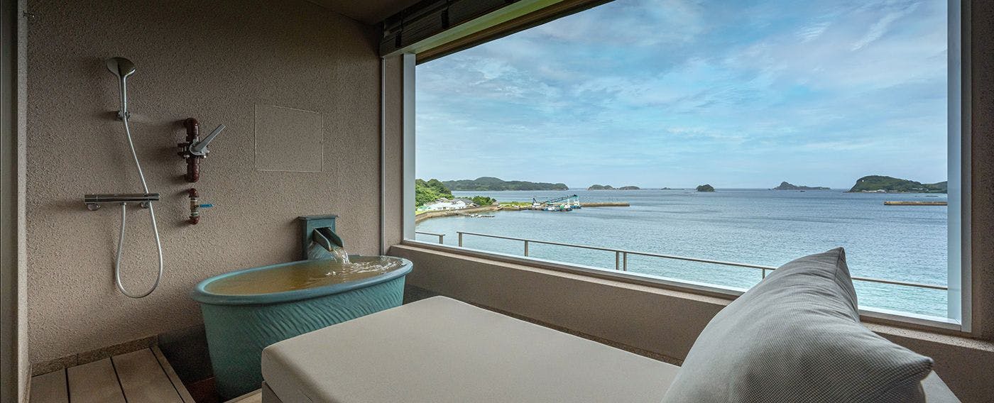 良質な温泉と、時間の経過と共に移り変わる情景をお愉しみください。