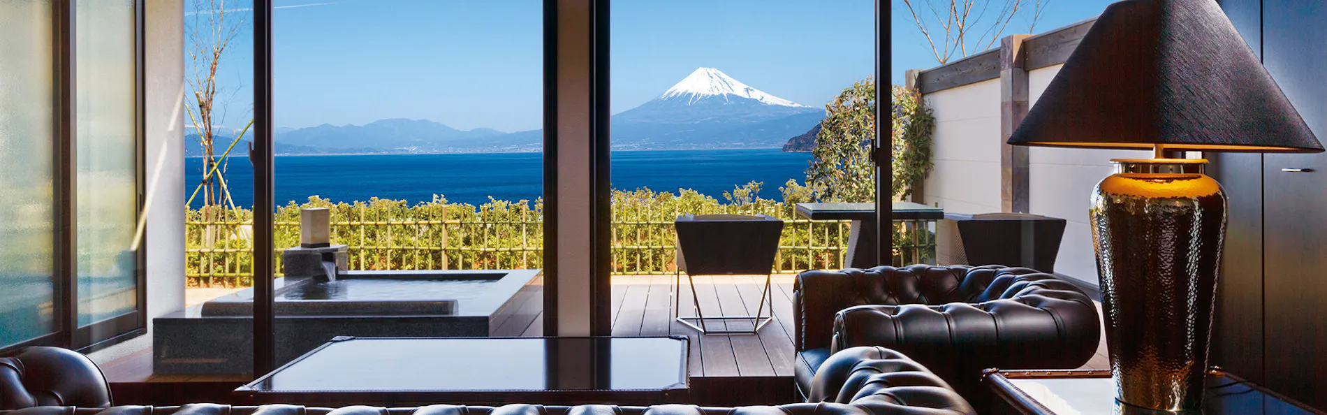 世界遺産 富士山を望む宿 富岳群青