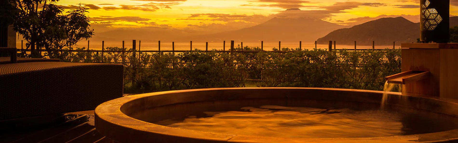 世界遺産 富士山を望む宿 富岳群青
