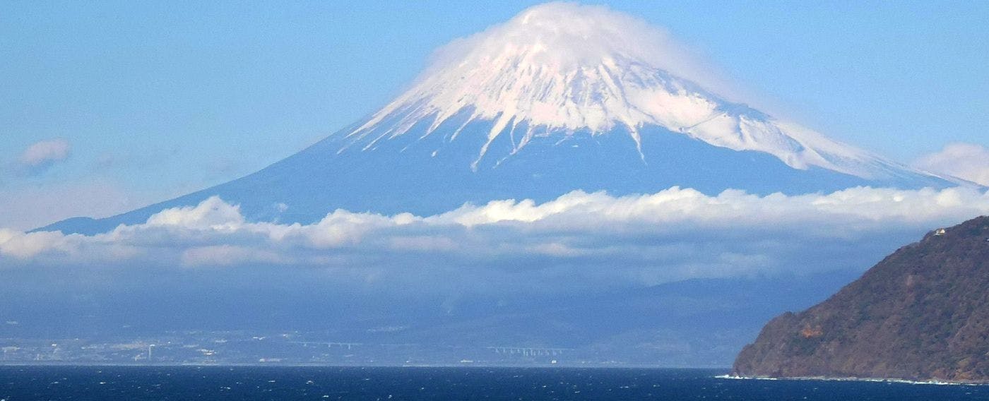 世界遺産　富士山を望む宿　富岳群青