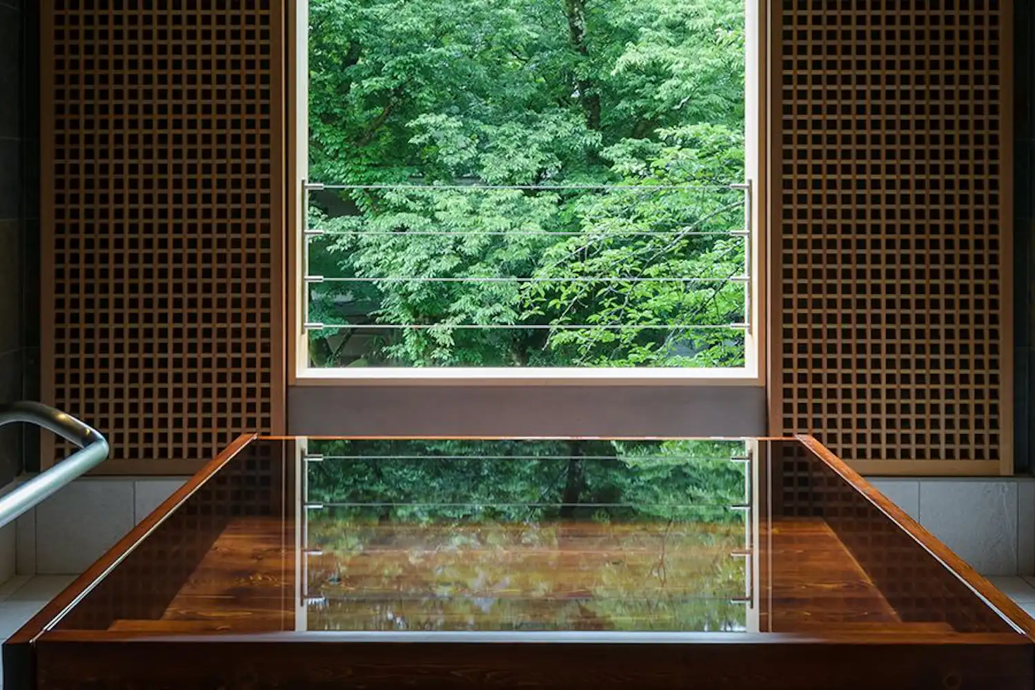 อ่างอาบน้ำในร่ม