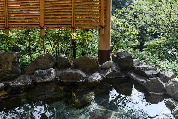 บ่อน้ำพุร้อนกลางแจ้ง