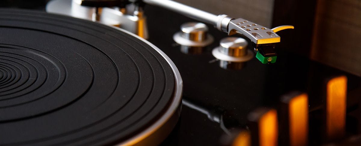 在別館Gratis專用休息室，您可以欣賞唱片。