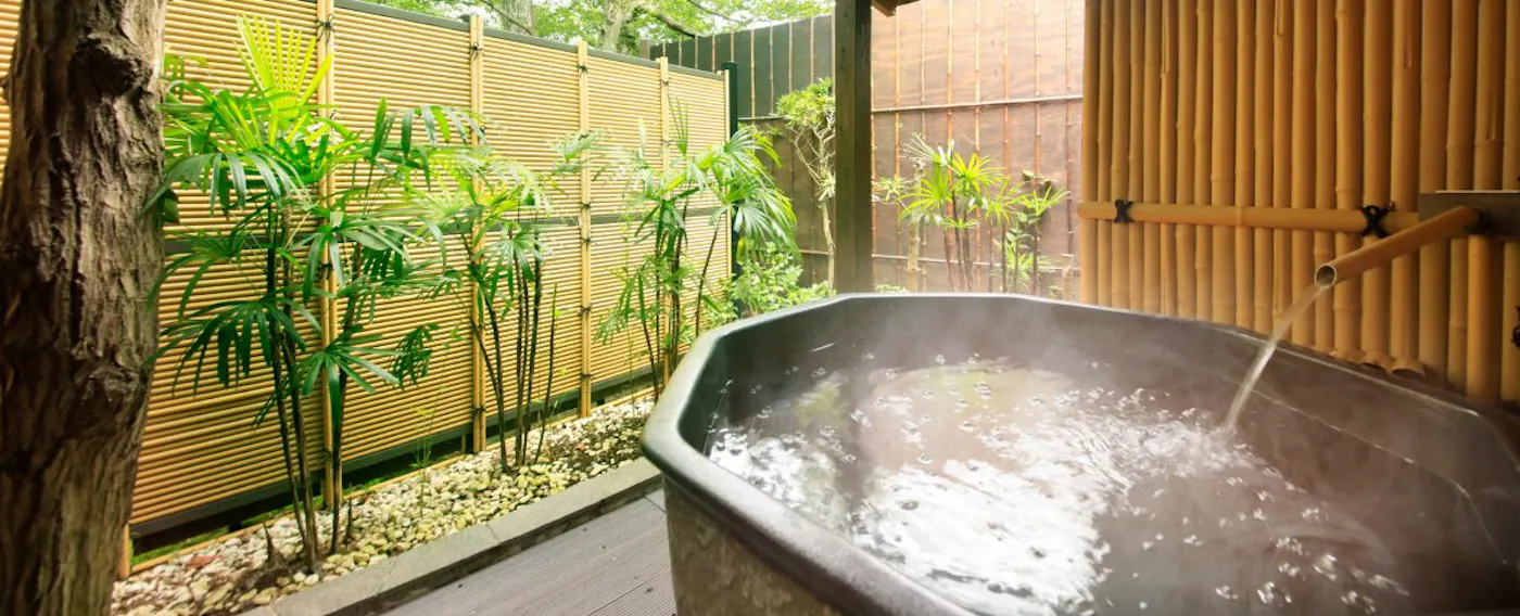 有三個私人溫泉露天浴池可供享受。