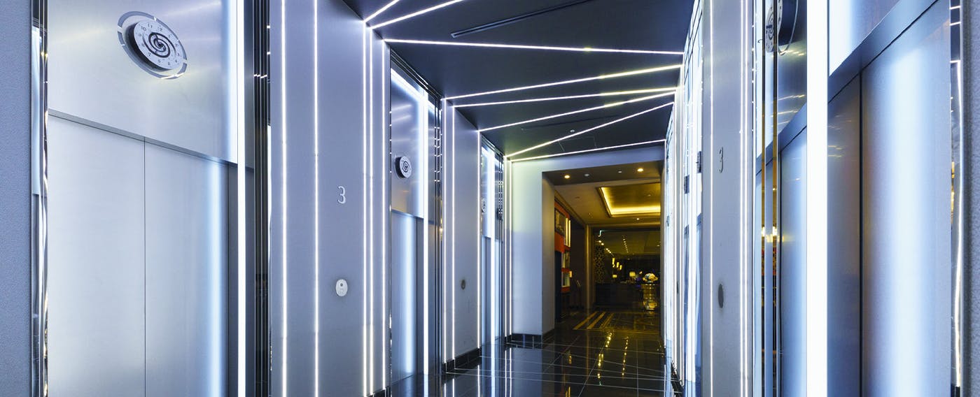 對於以時光機為概念的電梯感到興奮！