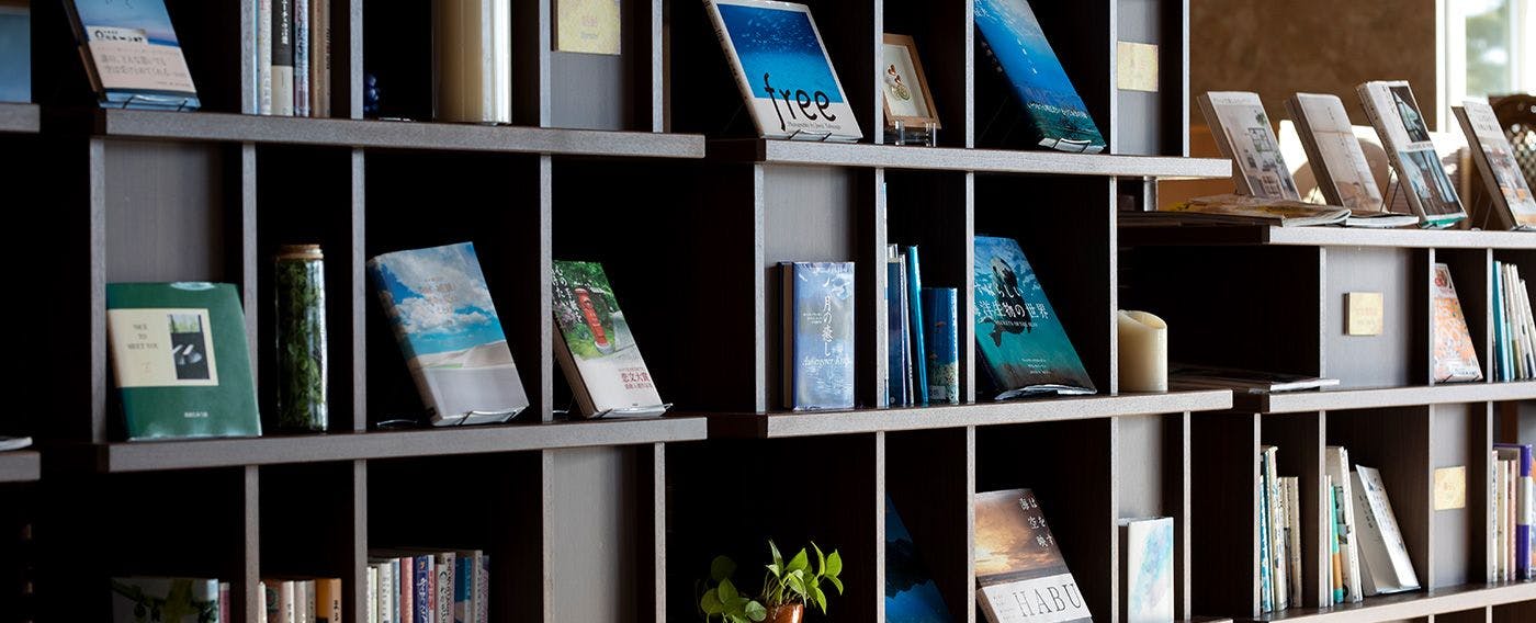 ラウンジライブラリー