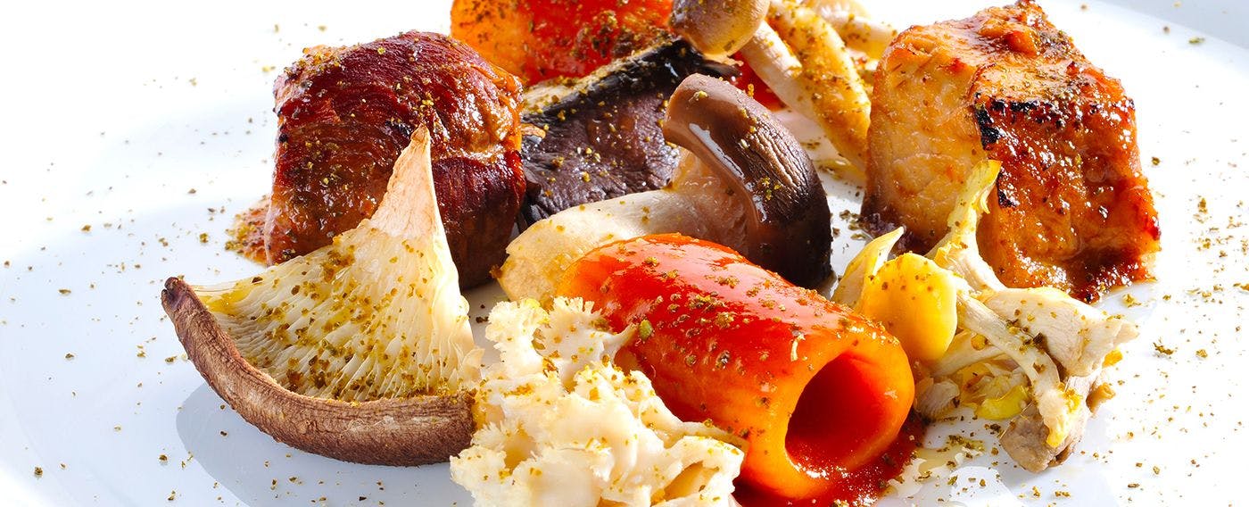 Rigatoni buatan sendiri dengan daging babi hutan Susami dan pelbagai cendawan.