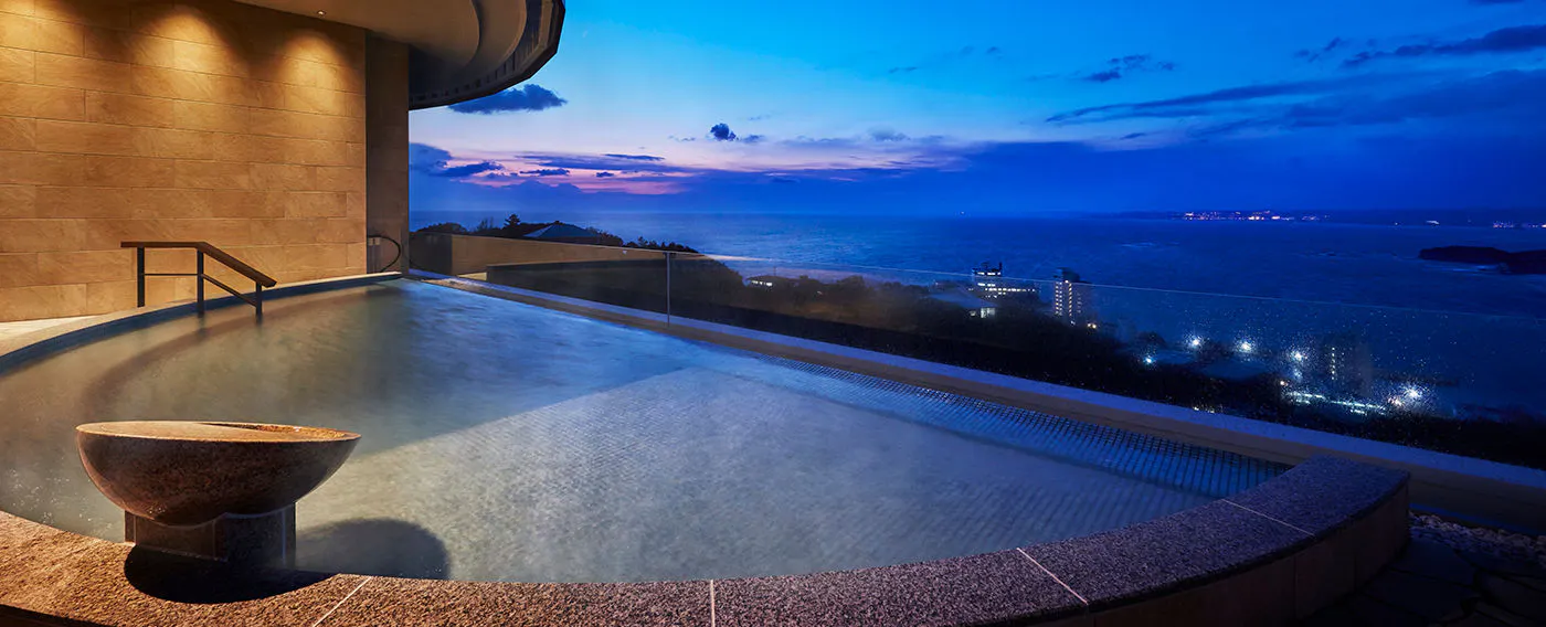 Kolam mandi terbuka 'Laut'