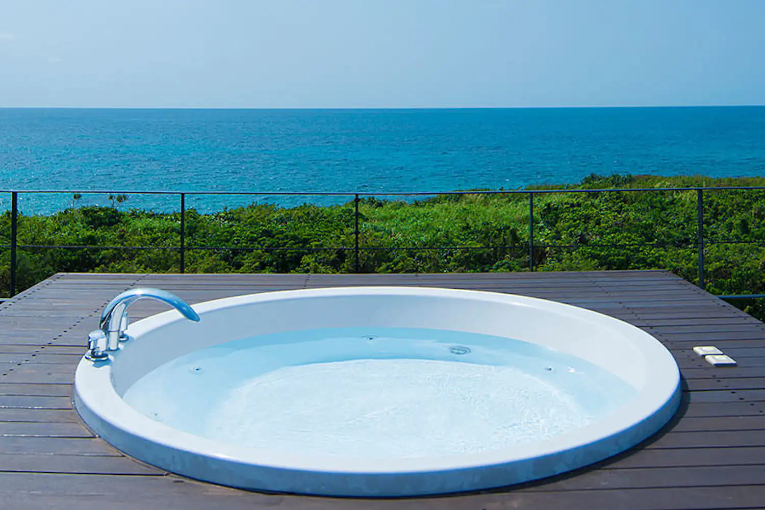 side.A อ่างจากุซซี่