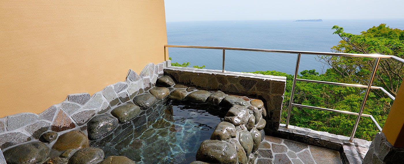 Mata air panas dan mandi