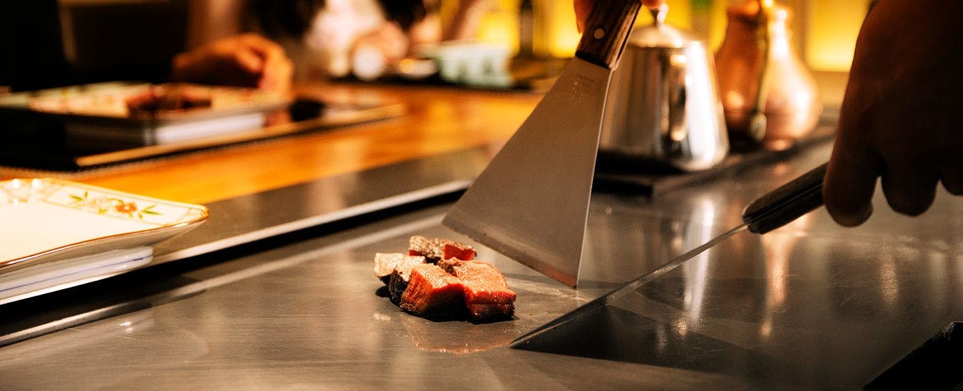 ลิ้มรสวัตถุดิบจากซากะด้วยการย่างบนกระทะเหล็ก