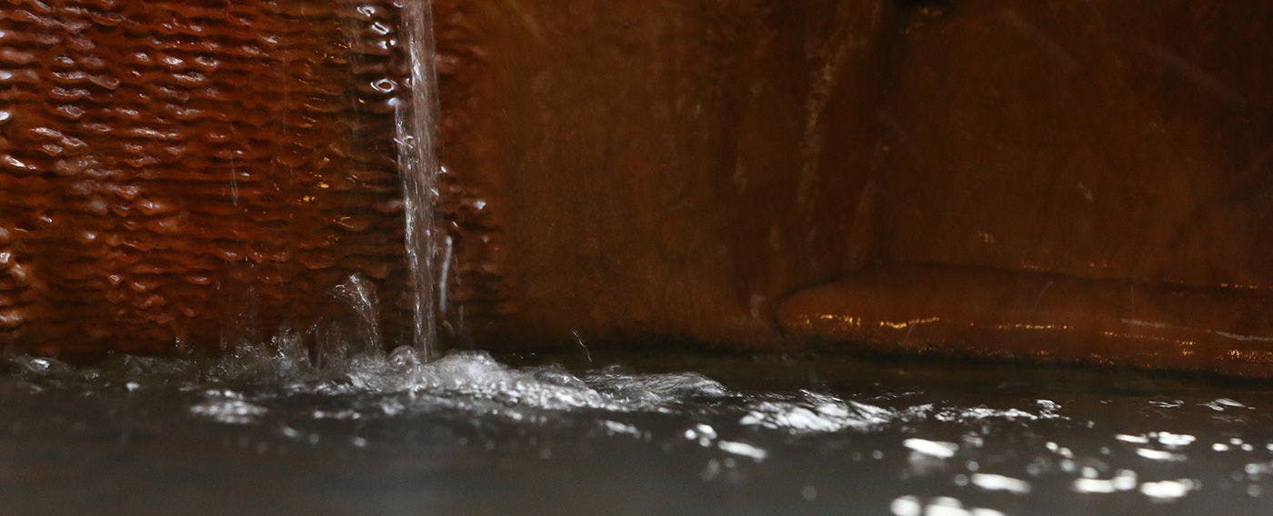 น้ำพุร้อนและอ่างอาบน้ำ