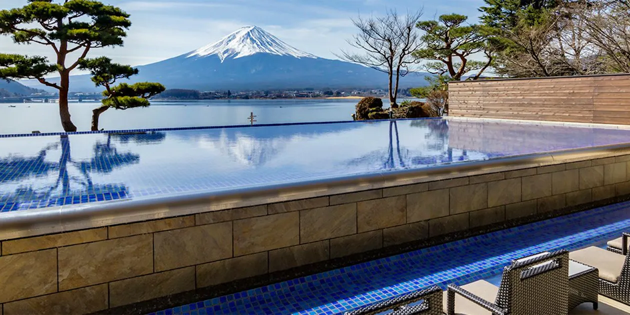 秀峰閣湖月 — 一休.comでこの宿を見る(広告)