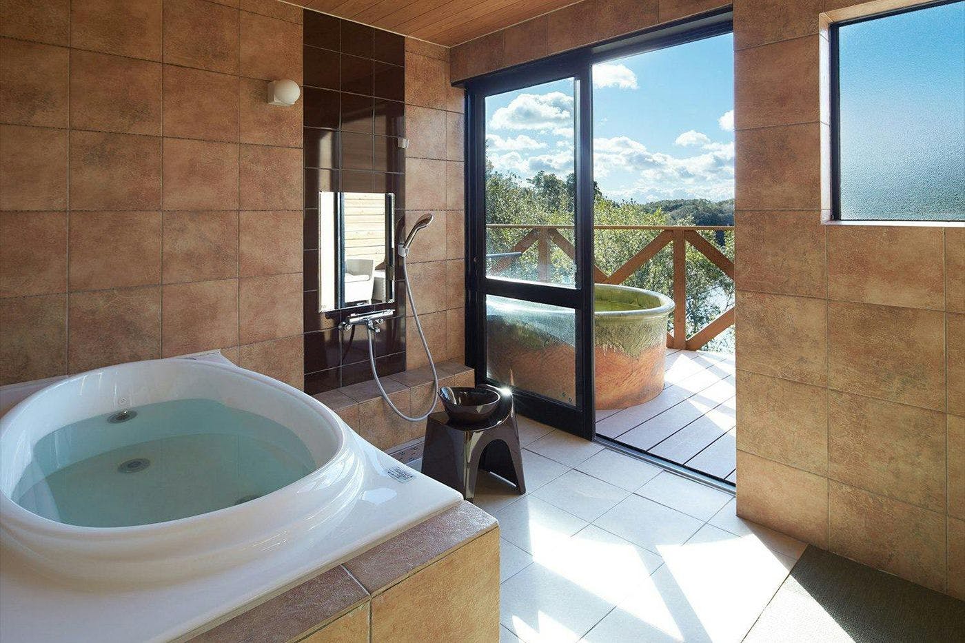 ออนเซ็นกลางแจ้ง