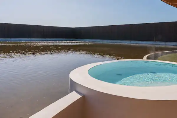 บ่อน้ำพุร้อนกลางแจ้ง