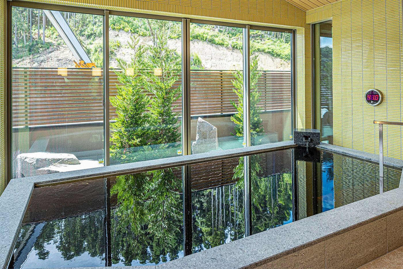 Kolam mandi awam & Sauna