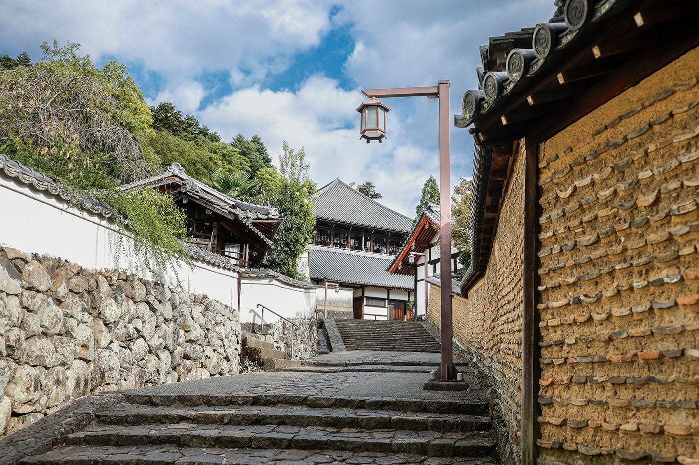 通往神社的道路