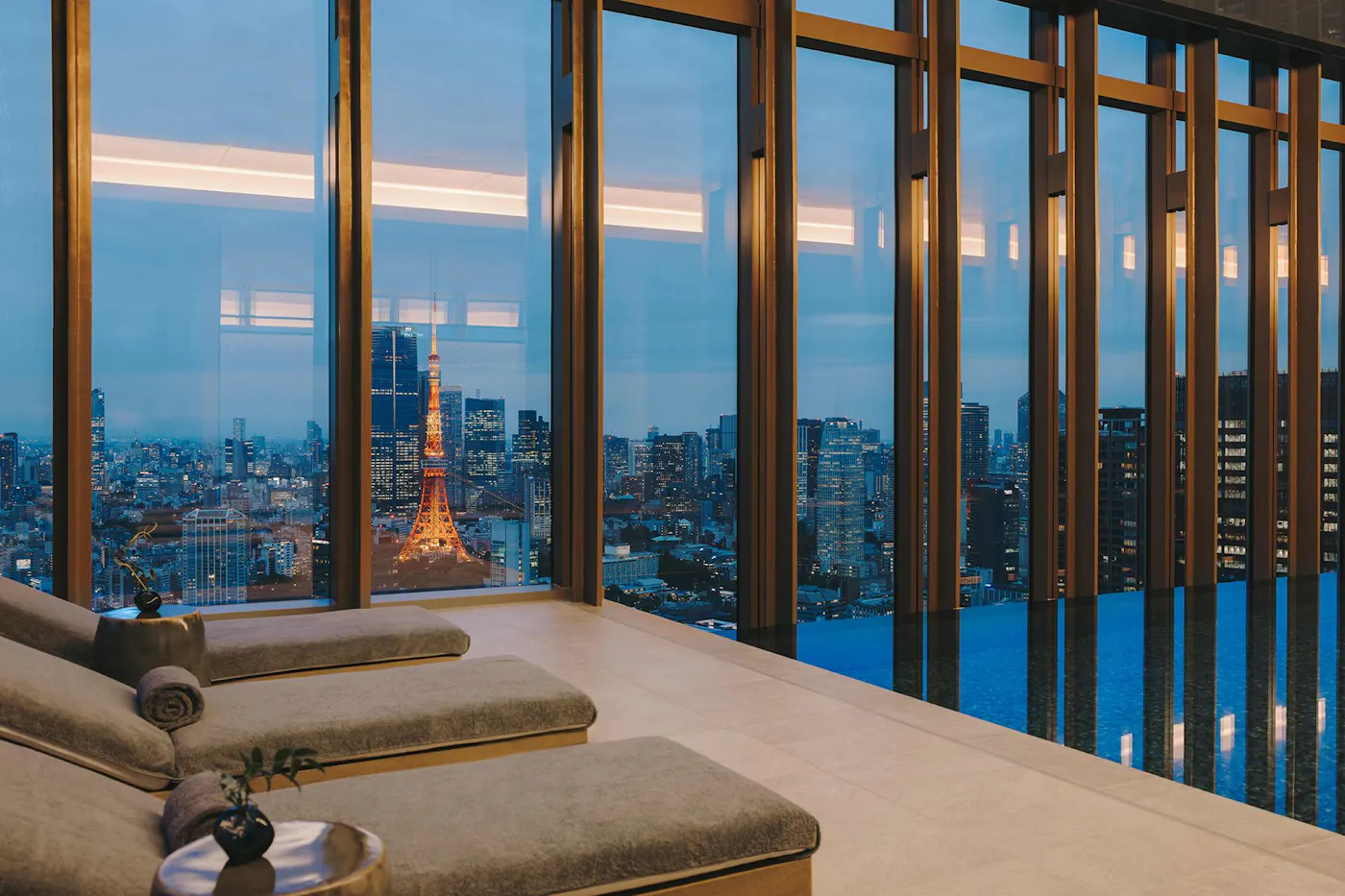 フェアモント東京:夜景を望むスパのデッキ