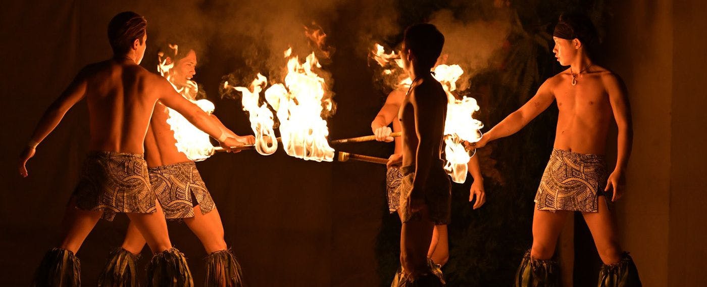 การแสดงฟายเยอร์ไนฟ์แดนซ์