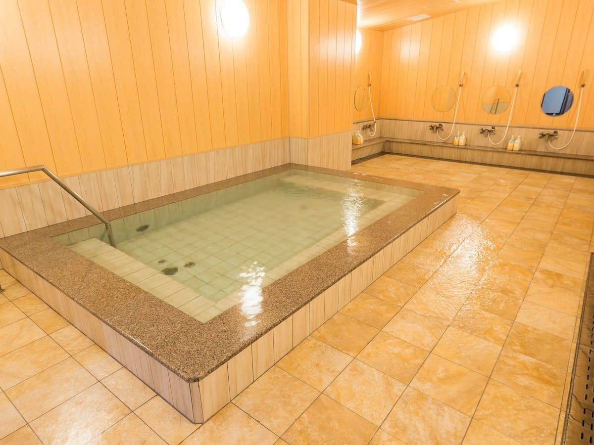 ห้องอาบน้ำสาธารณะที่เต็มไปด้วยความอบอุ่นของความสงบ