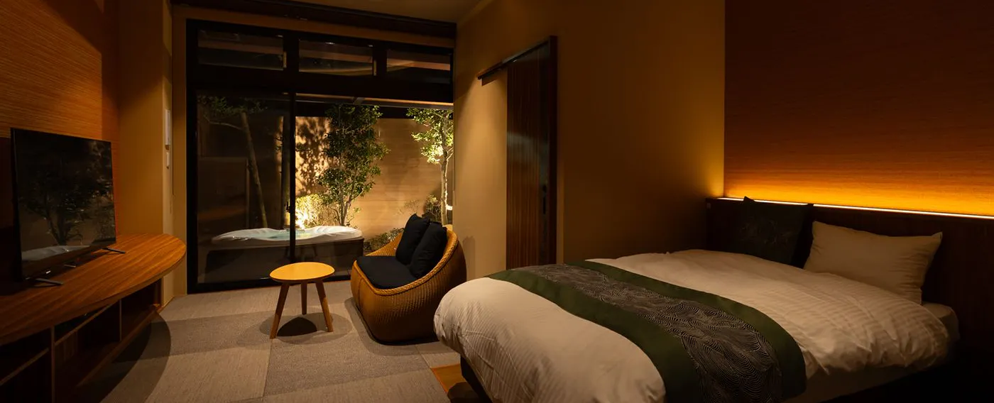 ห้องพักสไตล์ญี่ปุ่นโมเดิร์นพร้อมอ่างอาบน้ำกลางแจ้ง