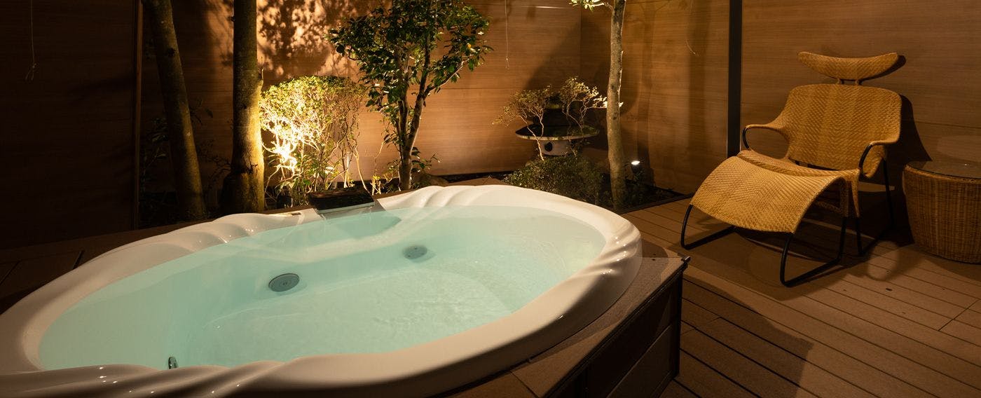 ห้องพักสไตล์ญี่ปุ่นโมเดิร์นพร้อมอ่างอาบน้ำกลางแจ้ง