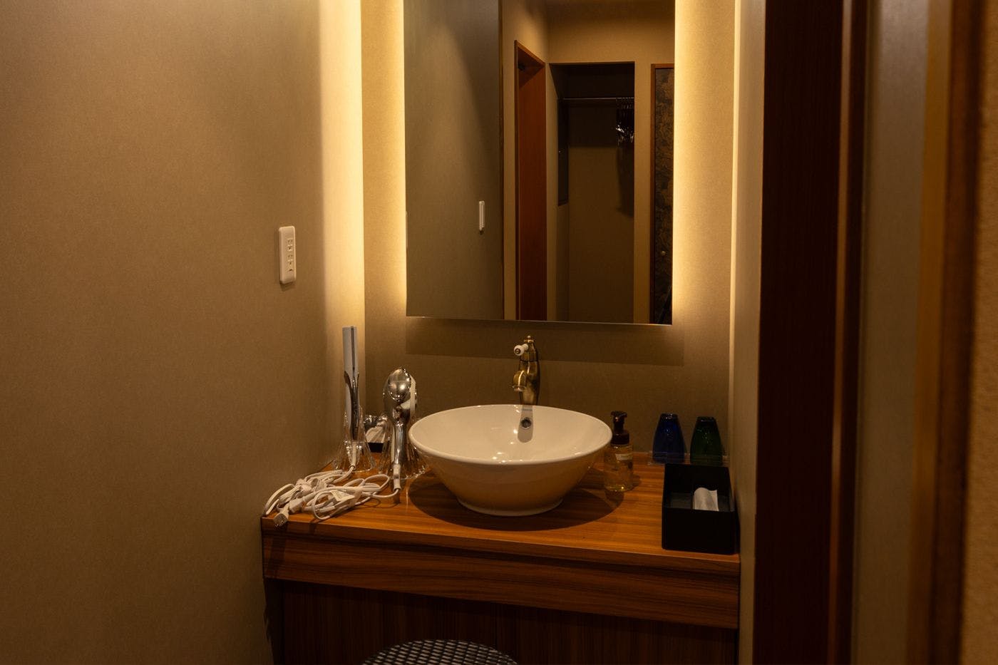 ห้องพักสไตล์ญี่ปุ่นโมเดิร์นพร้อมอ่างอาบน้ำกลางแจ้ง