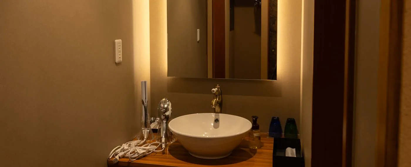 ห้องพักสไตล์ญี่ปุ่นโมเดิร์นพร้อมอ่างอาบน้ำกลางแจ้ง