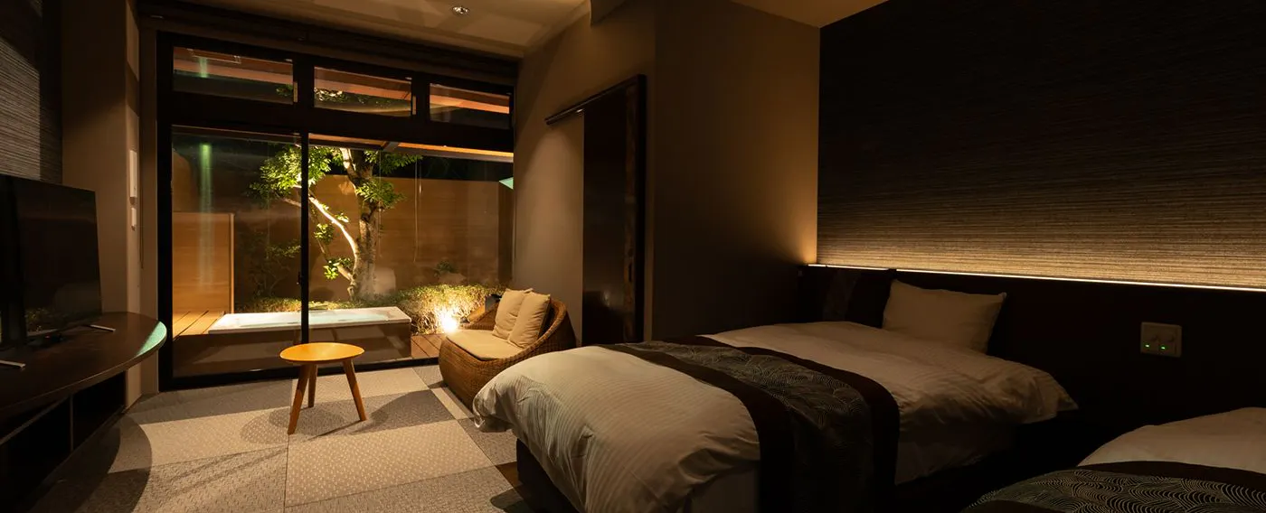 ห้องพักสไตล์ญี่ปุ่นโมเดิร์นพร้อมอ่างอาบน้ำกลางแจ้ง