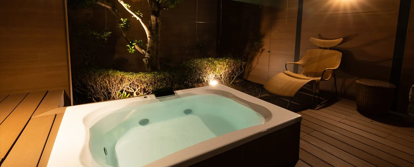 ห้องพักสไตล์ญี่ปุ่นโมเดิร์นพร้อมอ่างอาบน้ำกลางแจ้ง